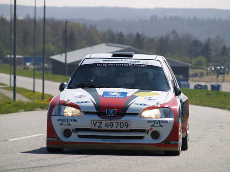 Kasper Nyman Andersen i hans potente Peugeot 106 Maxi in action på hastighedsprøve.
